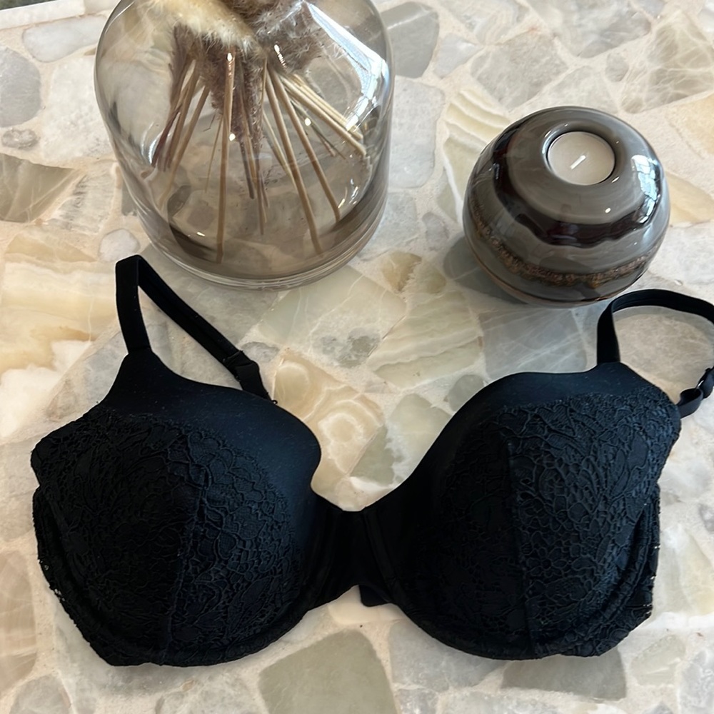 Reveal black lace bra size 34DDD